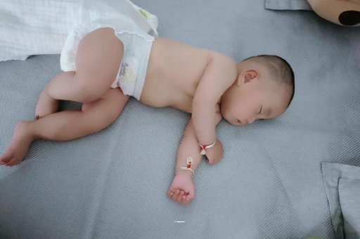 南阳几个月宝宝会抬头